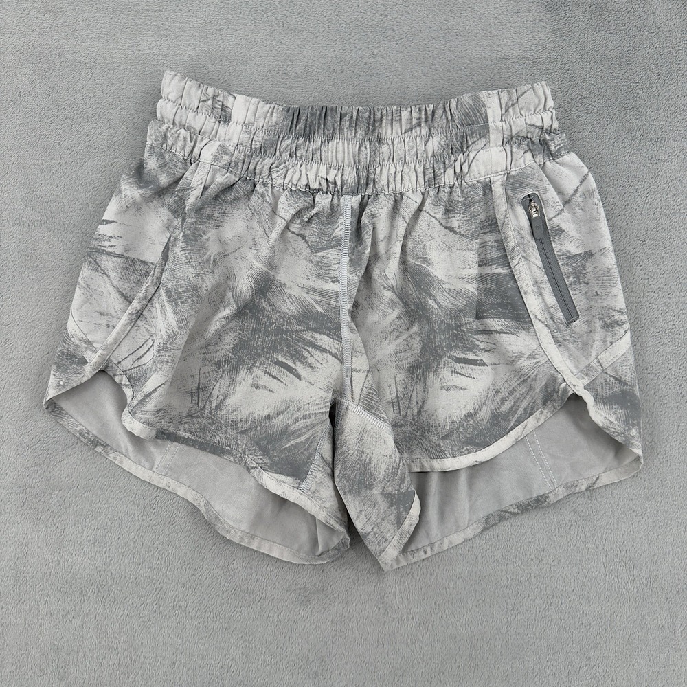 Lululemon Tracker Short V Women Size 6 Breeze By White Athletic Running UNLINED